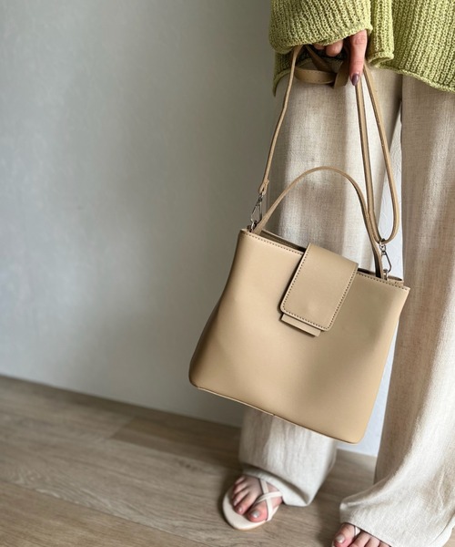 ISOOK(アイスー)の「【ZOZOTOWN限定】2way flap leather bag / 2wayフラップレザーバッグ(ハンドバッグ・レディース・ベージュ/ブラック/カーキ・FREE)」の11枚目の写真