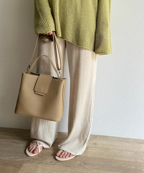 ISOOK(アイスー)の「【ZOZOTOWN限定】2way flap leather bag / 2wayフラップレザーバッグ(ハンドバッグ・レディース・ベージュ/ブラック/カーキ・FREE)」の12枚目の写真