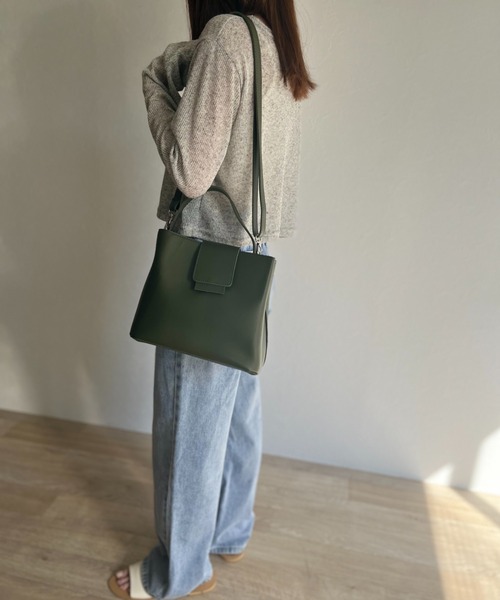 ISOOK(アイスー)の「【ZOZOTOWN限定】2way flap leather bag / 2wayフラップレザーバッグ(ハンドバッグ・レディース・ベージュ/ブラック/カーキ・FREE)」の8枚目の写真