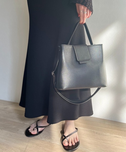 ISOOK(アイスー)の「【ZOZOTOWN限定】2way flap leather bag / 2wayフラップレザーバッグ(ハンドバッグ・レディース・ベージュ/ブラック/カーキ・FREE)」の4枚目の写真
