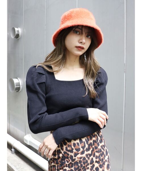 MURUA（ムルーア）の「スクエアネックパフショルダーニット（ニット/セーター・レディース・ブラック/ピンク/ブルー/アイボリー/ダークグレー・FREE）」の10枚目の写真