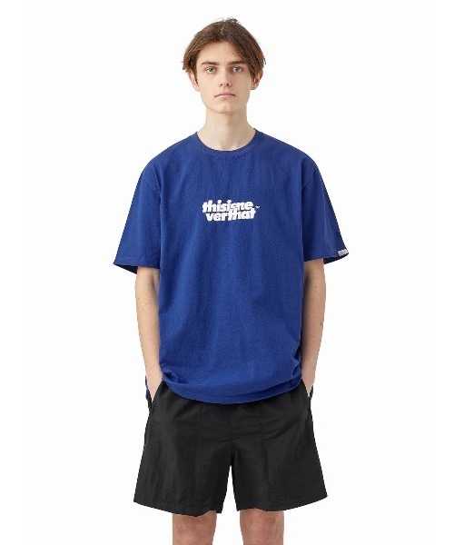 【THISISNEVERTHAT】OL-ロゴクルーネックブルー thisisneverthat（ディスイズネバーザット）の「OL LOGO TEE（T