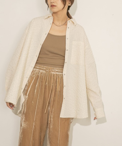 KBF(ケイビーエフ)の「フクレジャガードシャツ(シャツ/ブラウス・レディース・ブラック/カーキ/アイボリー・ONE)」の2枚目の写真