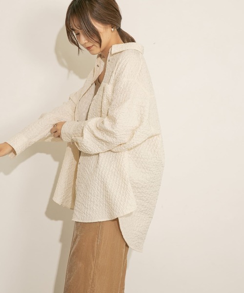 KBF(ケイビーエフ)の「フクレジャガードシャツ(シャツ/ブラウス・レディース・ブラック/カーキ/アイボリー・ONE)」の4枚目の写真