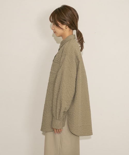 KBF(ケイビーエフ)の「フクレジャガードシャツ(シャツ/ブラウス・レディース・ブラック/カーキ/アイボリー・ONE)」の21枚目の写真