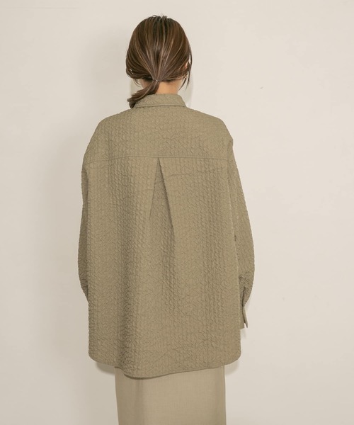 KBF(ケイビーエフ)の「フクレジャガードシャツ(シャツ/ブラウス・レディース・ブラック/カーキ/アイボリー・ONE)」の16枚目の写真