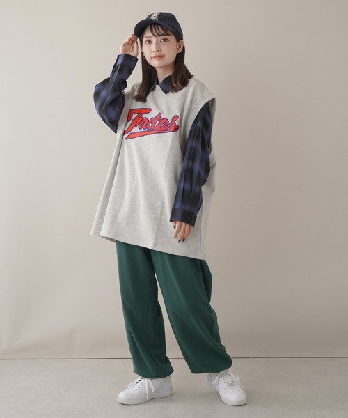 SPINNS（スピンズ）の「FACTORフロントロゴデザイン 裏毛スウェットベスト（スウェット・レディース・ブラック/ネイビー/マスタード/オートミール/杢グレー・ONESIZE）」の16枚目の写真