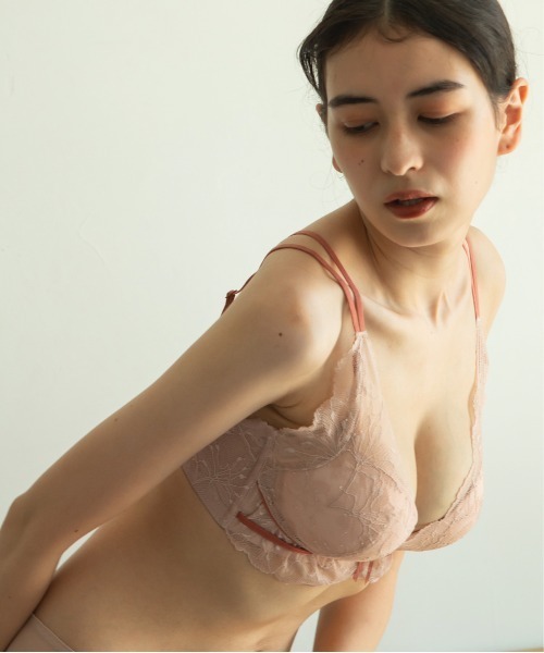 sue(スウ)の「【ショーツセット】【ふわふわパッドで超盛れる】【しっかり盛れるスーパーストレッチレース】【谷間メイク】 360°レース W UPハイストレッチワイヤレスブラ 下着セット(ブラ&ショーツ・レディース・ブルー/ピンク/ホワイト・S/M/L)」の21枚目の写真