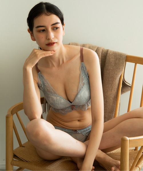sue(スウ)の「【ショーツセット】【ふわふわパッドで超盛れる】【しっかり盛れるスーパーストレッチレース】【谷間メイク】 360°レース W UPハイストレッチワイヤレスブラ 下着セット(ブラ&ショーツ・レディース・ブルー/ピンク/ホワイト・S/M/L)」の11枚目の写真