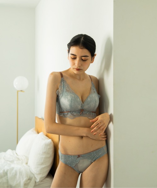 sue(スウ)の「【ショーツセット】【ふわふわパッドで超盛れる】【しっかり盛れるスーパーストレッチレース】【谷間メイク】 360°レース W UPハイストレッチワイヤレスブラ 下着セット(ブラ&ショーツ・レディース・ブルー/ピンク/ホワイト・S/M/L)」の17枚目の写真