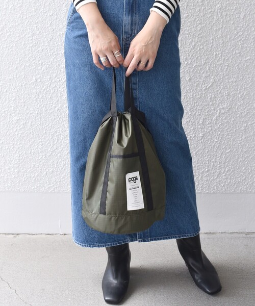 SHIPS(シップス)の「*PAG 2WAYショルダーバケット◇(トートバッグ・レディース・チャコールグレー/ブラック/オリーブ/ブルー・ONE SIZE)」の4枚目の写真