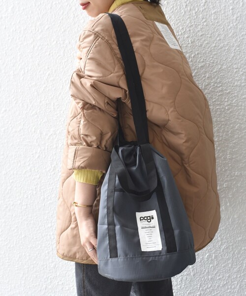 SHIPS(シップス)の「*PAG 2WAYショルダーバケット◇(トートバッグ・レディース・チャコールグレー/ブラック/オリーブ/ブルー・ONE SIZE)」の3枚目の写真