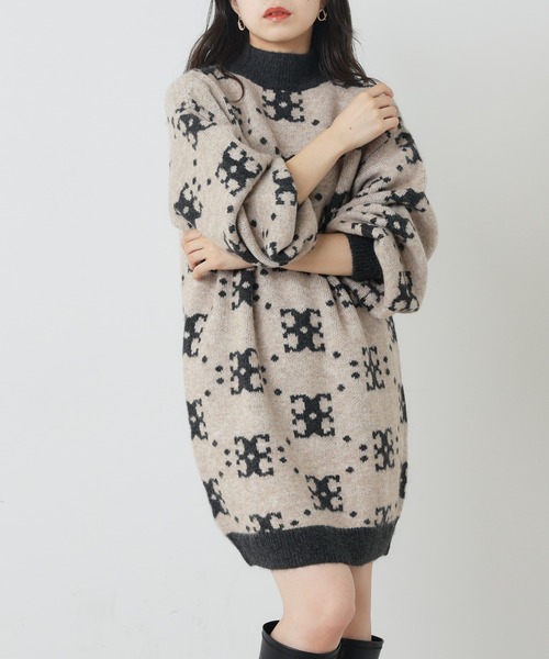Chico人気完売WEB限定総柄ニットミニワンピースチコロゴモノグラムベージュ黒 セール】【WEB限定】総柄ニットミニワンピース（ワンピース