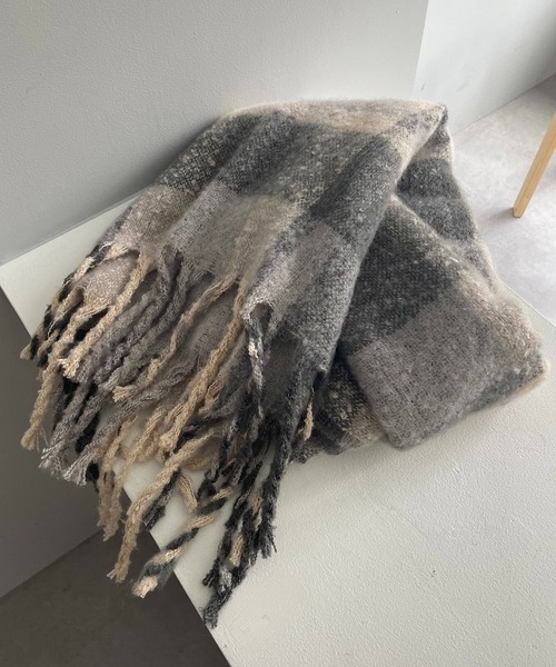 CAPRICIEUX LE'MAGE（カプリシューレマージュ）の「リサイクルストール（ストール/ショール・レディース・ベージュ/グレー・FREE）」の2枚目の写真