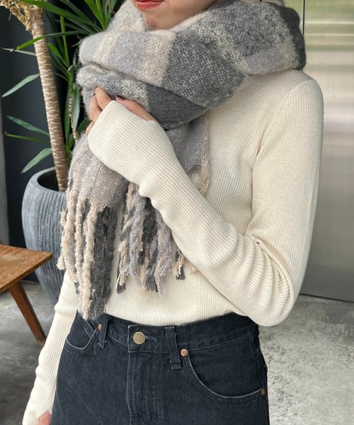 CAPRICIEUX LE'MAGE（カプリシューレマージュ）の「リサイクルストール（ストール/ショール・レディース・ベージュ/グレー・FREE）」の4枚目の写真