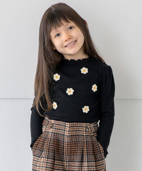 THE SHOP TK （ザ ショップ ティーケー ）の「【110-140】フリルリブハイネックニット（ニット/セーター・キッズ・ライトブルー/ブラック/イエロー・13/14/12/11）」の2枚目の写真