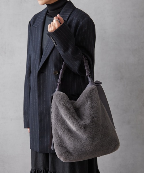 cache cache（カシュ カシュ）の「ファートートバッグ（トートバッグ・レディース・グレー/モカ・フリー）」の2枚目の写真