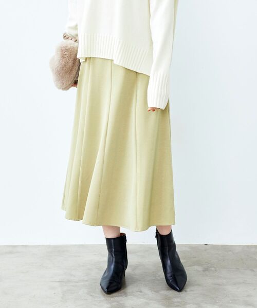 le.coeur blanc(ルクールブラン)の「マットサテンセミフレアスカート(スカート・レディース・ブルー/ライトグリーン/ダークグレー・36/38)」の3枚目の写真