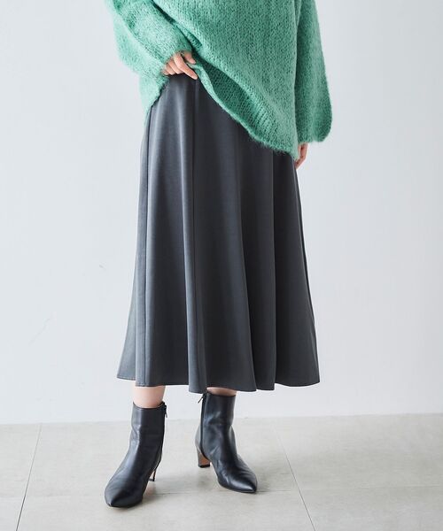 le.coeur blanc(ルクールブラン)の「マットサテンセミフレアスカート(スカート・レディース・ブルー/ライトグリーン/ダークグレー・36/38)」の2枚目の写真