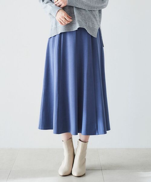 le.coeur blanc(ルクールブラン)の「マットサテンセミフレアスカート(スカート・レディース・ブルー/ライトグリーン/ダークグレー・36/38)」の13枚目の写真
