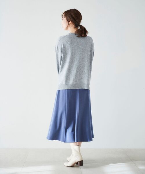 le.coeur blanc(ルクールブラン)の「マットサテンセミフレアスカート(スカート・レディース・ブルー/ライトグリーン/ダークグレー・36/38)」の16枚目の写真