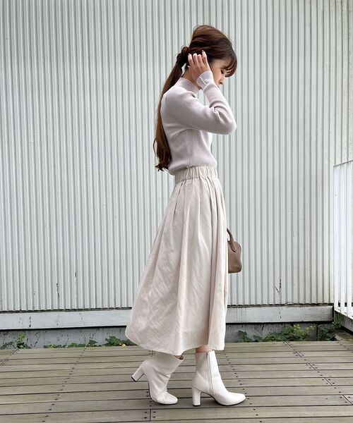 couture brooch（クチュールブローチ）の「◆【冬から春へ、シーズンレスに使える】マットタフタタックスカート（スカート・レディース・オフホワイト/ブラック/パープル系4/ダークグリーン・38/40/42）」の9枚目の写真