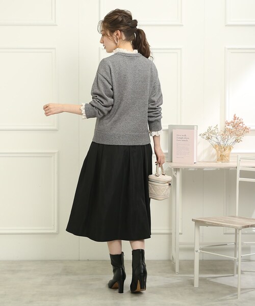 couture brooch（クチュールブローチ）の「◆【冬から春へ、シーズンレスに使える】マットタフタタックスカート（スカート・レディース・オフホワイト/ブラック/パープル系4/ダークグリーン・38/40/42）」の6枚目の写真