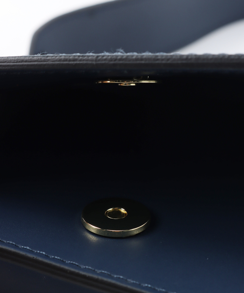 AULENTTI（オウレンティ）の「【AULENTTI/オウレンティ】レザーアコーディオンBAG：バッグ（ショルダーバッグ・レディース・ブラック/ネイビー・FREE）」の12枚目の写真