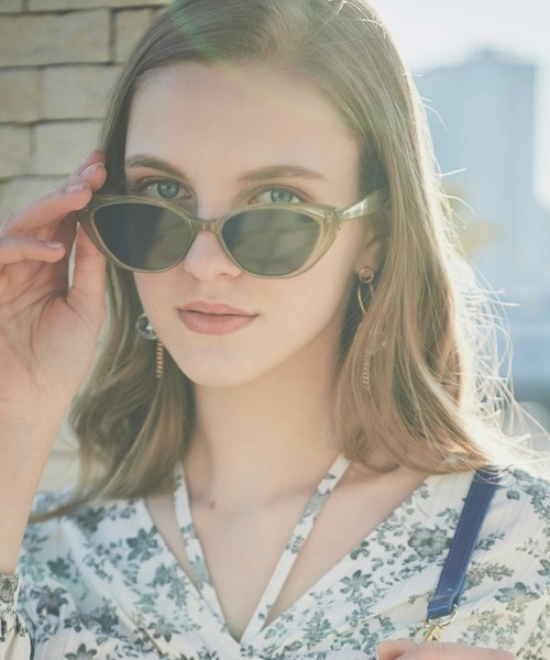 Cheek（チーク）の「シンプルサングラス（サングラス・レディース・ベージュ/ブラウン/ブラック・FREE）」の3枚目の写真