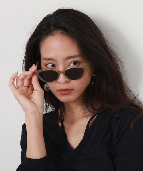 Cheek（チーク）の「シンプルサングラス（サングラス・レディース・ベージュ/ブラウン/ブラック・FREE）」の5枚目の写真