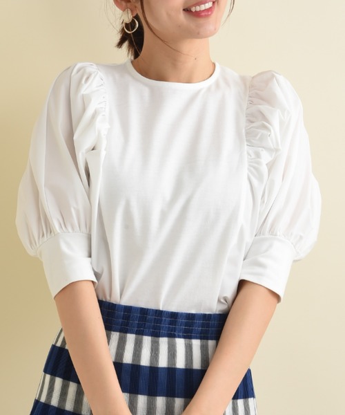 INTERPLANET(インタープラネット)の「異素材ボリューム袖プルオーバー(Tシャツ/カットソー・レディース・ブラック/グレイッシュベージュ/オフホワイト・FREE)」の2枚目の写真