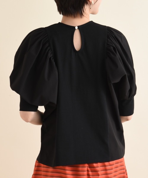 INTERPLANET(インタープラネット)の「異素材ボリューム袖プルオーバー(Tシャツ/カットソー・レディース・ブラック/グレイッシュベージュ/オフホワイト・FREE)」の7枚目の写真