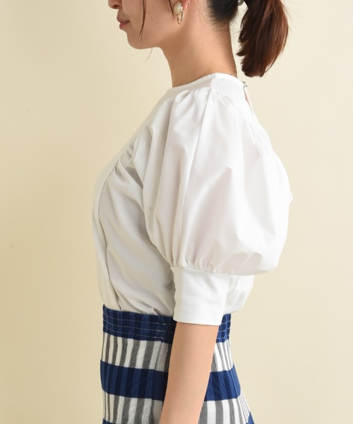 INTERPLANET(インタープラネット)の「異素材ボリューム袖プルオーバー(Tシャツ/カットソー・レディース・ブラック/グレイッシュベージュ/オフホワイト・FREE)」の20枚目の写真
