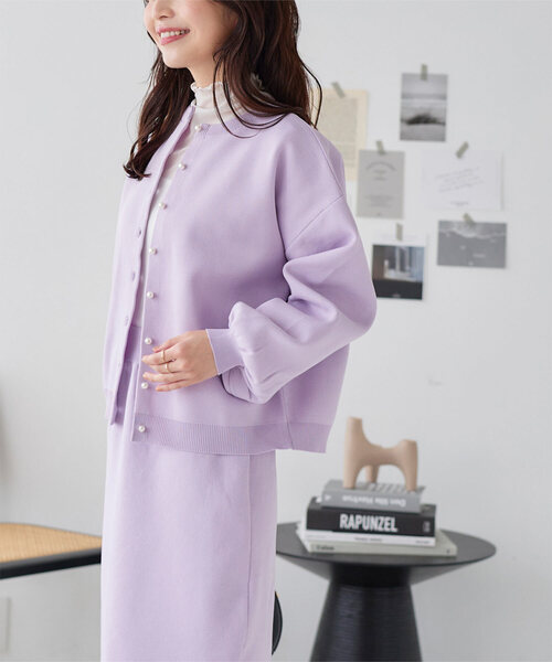 KOBE LETTUCE(コウベレタス)の「パールボタン毛玉レスニットカーディガン(カーディガン/ボレロ・レディース・オフホワイト/ネイビー/ラベンダー/ホワイト×ブラック/ホワイト系その他/ネイビー系/サーモンピンク/パープル/ホワイト系・FREE)」の1枚目の写真