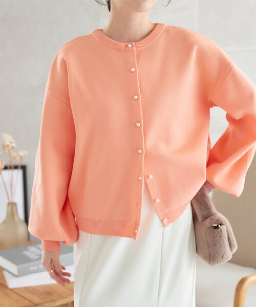 KOBE LETTUCE(コウベレタス)の「パールボタン毛玉レスニットカーディガン(カーディガン/ボレロ・レディース・オフホワイト/ネイビー/ラベンダー/ホワイト×ブラック/ホワイト系その他/ネイビー系/サーモンピンク/パープル/ホワイト系・FREE)」の9枚目の写真