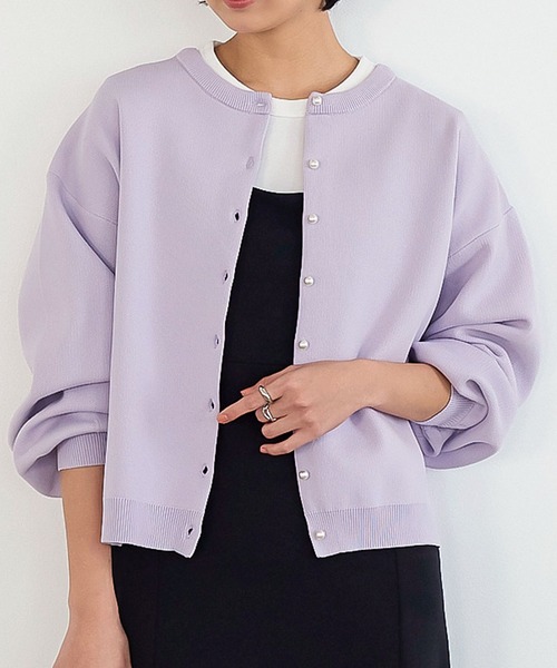 KOBE LETTUCE(コウベレタス)の「パールボタン毛玉レスニットカーディガン(カーディガン/ボレロ・レディース・オフホワイト/ネイビー/ラベンダー/ホワイト×ブラック/ホワイト系その他/ネイビー系/サーモンピンク/パープル/ホワイト系・FREE)」の8枚目の写真