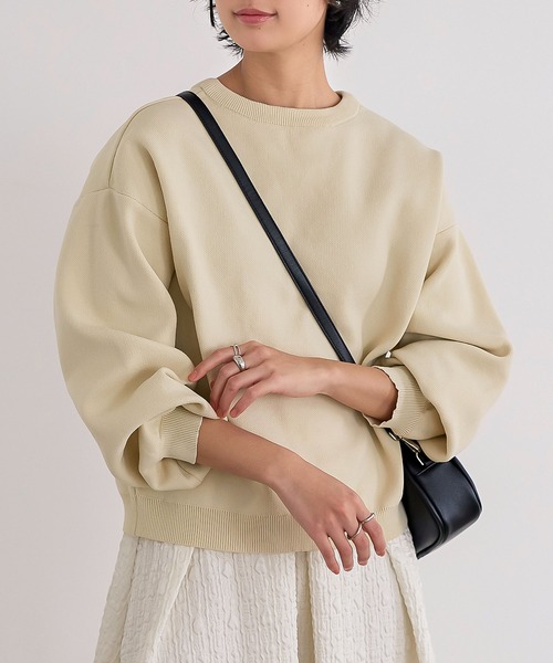 KOBE LETTUCE(コウベレタス)の「パールボタン毛玉レスニットカーディガン(カーディガン/ボレロ・レディース・オフホワイト/ネイビー/ラベンダー/ホワイト×ブラック/ホワイト系その他/ネイビー系/サーモンピンク/パープル/ホワイト系・FREE)」の2枚目の写真