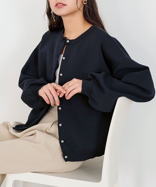 KOBE LETTUCE(コウベレタス)の「パールボタン毛玉レスニットカーディガン(カーディガン/ボレロ・レディース・オフホワイト/ネイビー/ラベンダー/ホワイト×ブラック/ホワイト系その他/ネイビー系/サーモンピンク/パープル/ホワイト系・FREE)」の10枚目の写真