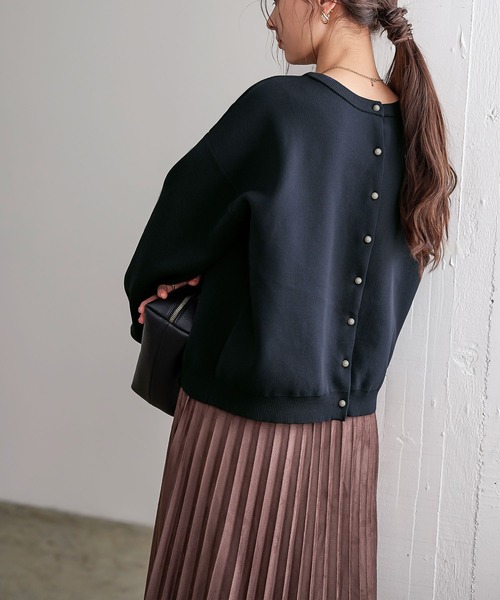 KOBE LETTUCE(コウベレタス)の「パールボタン毛玉レスニットカーディガン(カーディガン/ボレロ・レディース・オフホワイト/ネイビー/ラベンダー/ホワイト×ブラック/ホワイト系その他/ネイビー系/サーモンピンク/パープル/ホワイト系・FREE)」の11枚目の写真