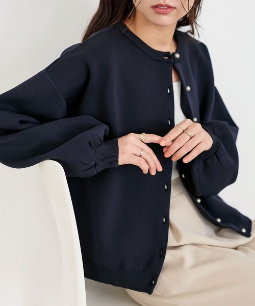 KOBE LETTUCE(コウベレタス)の「パールボタン毛玉レスニットカーディガン(カーディガン/ボレロ・レディース・オフホワイト/ネイビー/ラベンダー/ホワイト×ブラック/ホワイト系その他/ネイビー系/サーモンピンク/パープル/ホワイト系・FREE)」の14枚目の写真