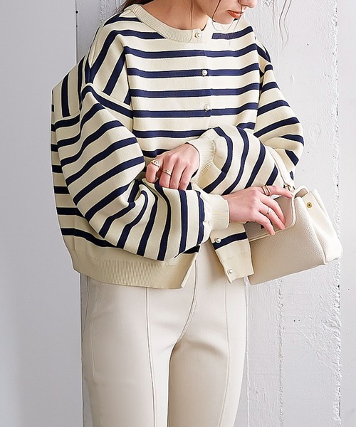 KOBE LETTUCE(コウベレタス)の「パールボタン毛玉レスニットカーディガン(カーディガン/ボレロ・レディース・オフホワイト/ネイビー/ラベンダー/ホワイト×ブラック/ホワイト系その他/ネイビー系/サーモンピンク/パープル/ホワイト系・FREE)」の19枚目の写真