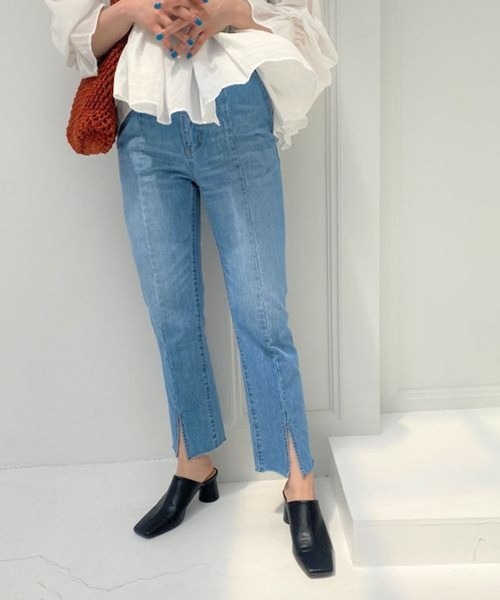 LOWRYS FARM（ローリーズファーム）の「ＣＯＮＥスリットデニムパンツ＊　177908（デニムパンツ・レディース・ネイビー/アイボリー/ライトブルー・SMALL/MEDIUM/LARGE）」の3枚目の写真