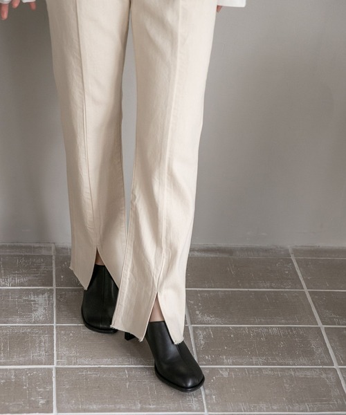 LOWRYS FARM（ローリーズファーム）の「ＣＯＮＥスリットデニムパンツ＊　177908（デニムパンツ・レディース・ネイビー/アイボリー/ライトブルー・SMALL/MEDIUM/LARGE）」の7枚目の写真