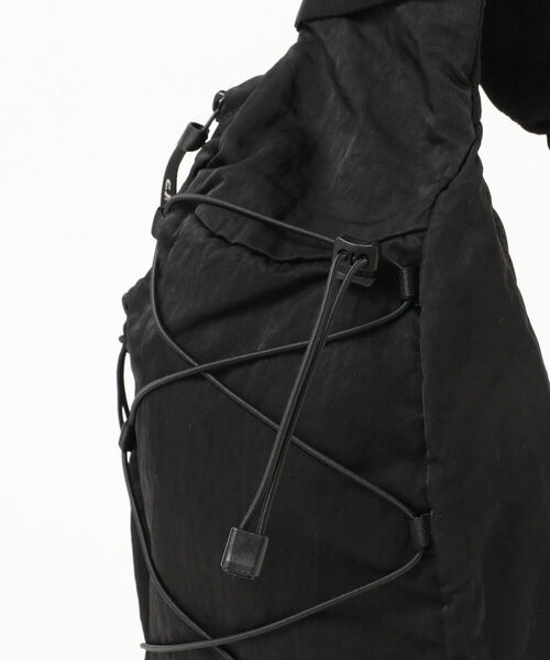 C.P. COMPANY(シーピーカンパニー)の「C.P. Company / NYLON B CROSSBODY RUCKSACK(ショルダーバッグ・メンズ・ブラック・ONE SIZE)」の9枚目の写真