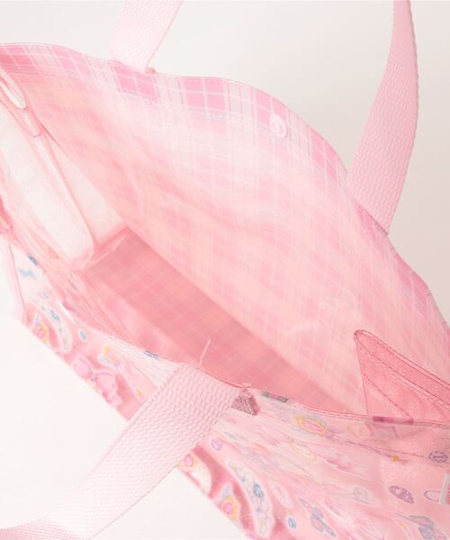 Kids Foret(キッズフォーレ)の「女児総柄プールバッグ(トートバッグ・キッズ・コーラルピンク/ピンク/ラベンダー/サックスブルー/ライトピンク・FREE)」の7枚目の写真