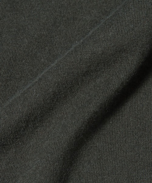 extreme cashmere（エクストリーム　カシミヤ）の「n°267 tina（Tシャツ/カットソー・レディース・チャコールグレー・ONE SIZE）」の2枚目の写真