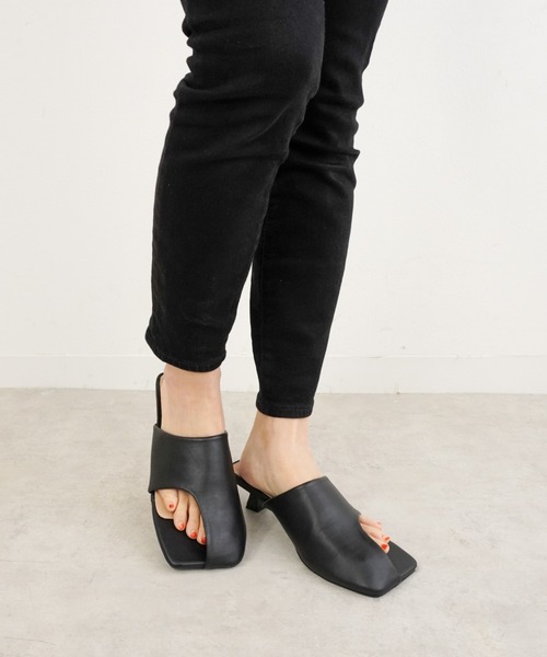 Fabby fabby（ファビィーファビィー）の「サムトングスクエアピンヒールサンダル（サンダル・レディース・オフホワイト/ベージュ/ブラック・MEDIUM/LARGE/SMALL）」の10枚目の写真