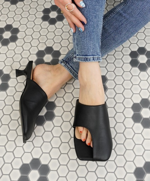 Fabby fabby（ファビィーファビィー）の「サムトングスクエアピンヒールサンダル（サンダル・レディース・オフホワイト/ベージュ/ブラック・MEDIUM/LARGE/SMALL）」の13枚目の写真