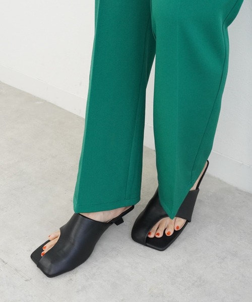 Fabby fabby（ファビィーファビィー）の「サムトングスクエアピンヒールサンダル（サンダル・レディース・オフホワイト/ベージュ/ブラック・MEDIUM/LARGE/SMALL）」の14枚目の写真