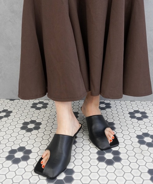 Fabby fabby（ファビィーファビィー）の「サムトングスクエアピンヒールサンダル（サンダル・レディース・オフホワイト/ベージュ/ブラック・MEDIUM/LARGE/SMALL）」の15枚目の写真